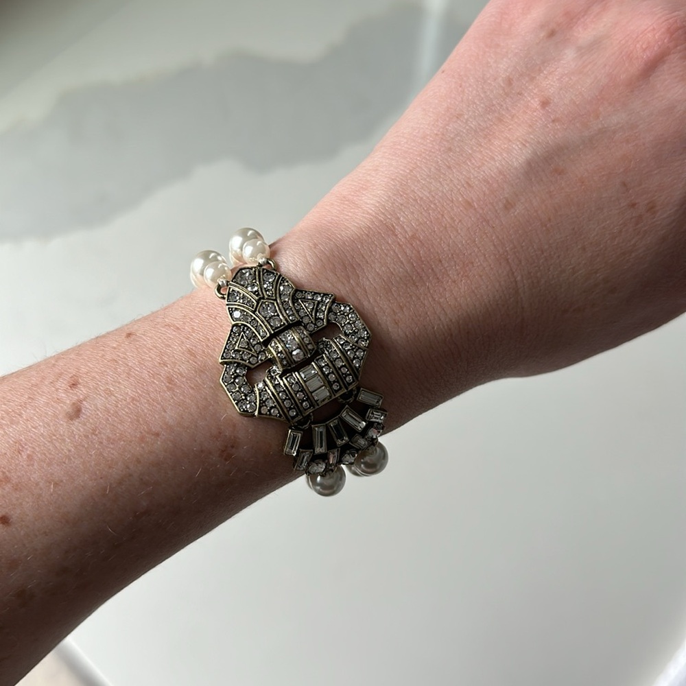 🤍Chloe + Isabel Heirloom Pearl Statement Bracelet - Picture 5 of 9